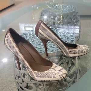 B Makowsky  snake heels size 10